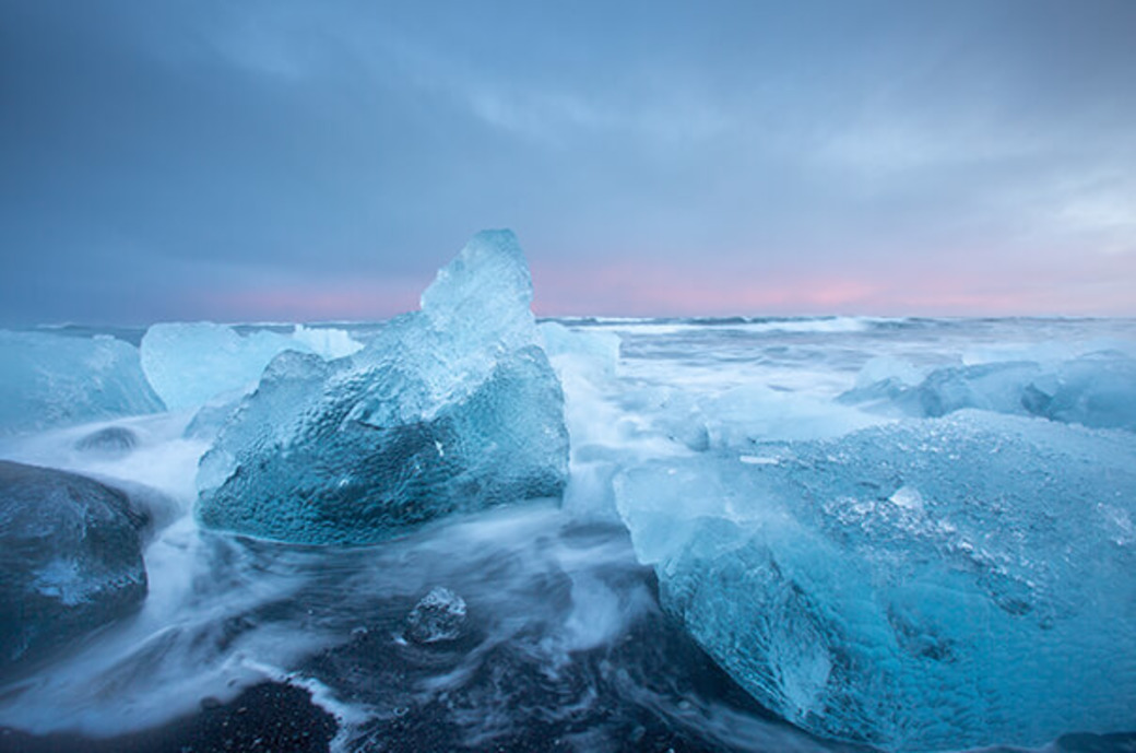 Eisschollen im arktischen Meer