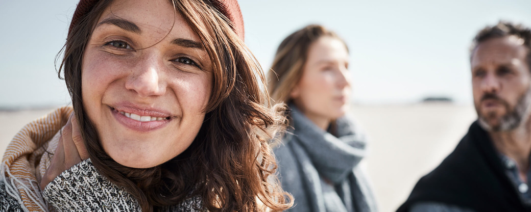 Freunde am Strand Herbststimmung