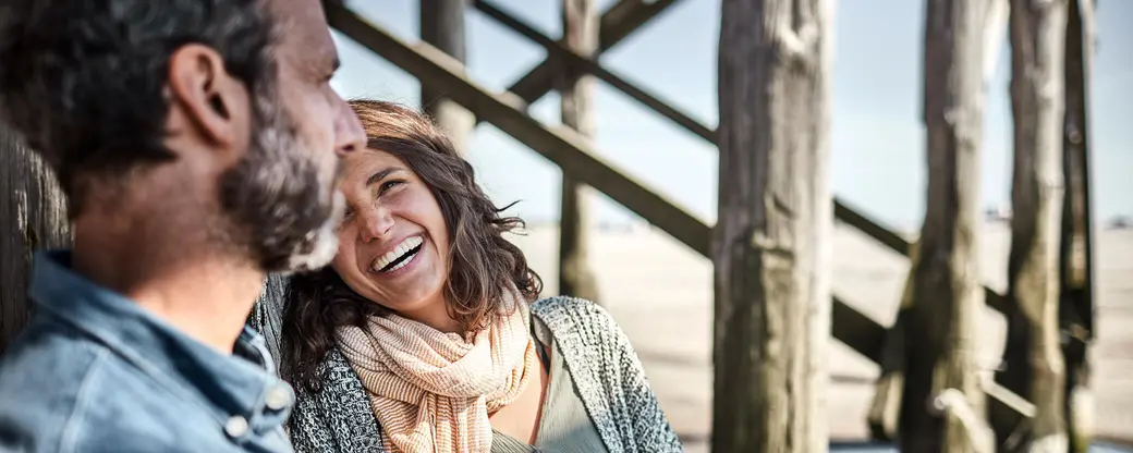 Glückliches Paar am Strand